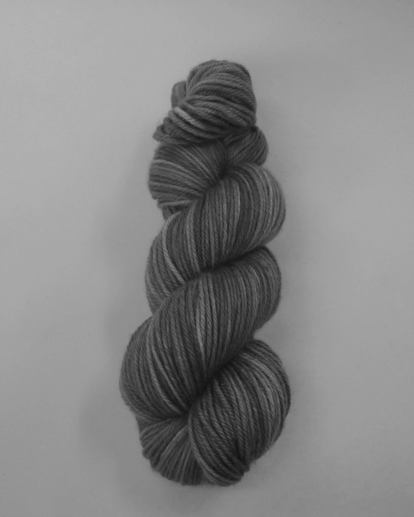 smoke-lattice-sock-hand-dyed-yarn-passioned-flower